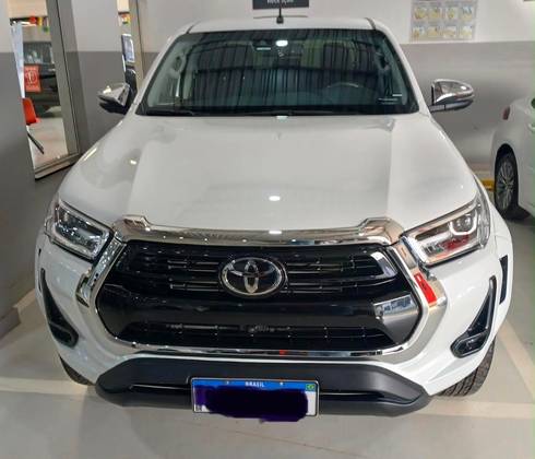 TOYOTA HILUX 2.8 D-4D TURBO DIESEL CD SRX PLUS 4X4 AUTOMÁTICO